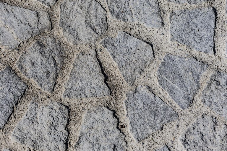 Boden verlegte Steine